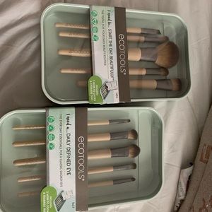 Eco tools Two makeup brush kit.